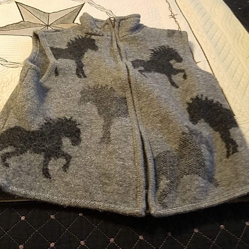 Vest size s